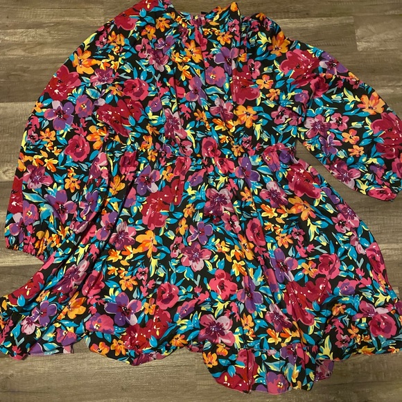 *NEW* SHEIN Dress - Picture 3 of 5